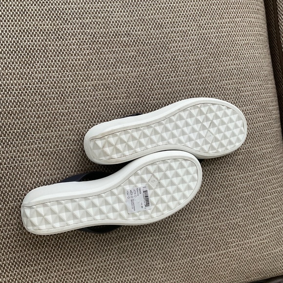 Aerosols flip flops. Size 9. Navy - Picture 8 of 9